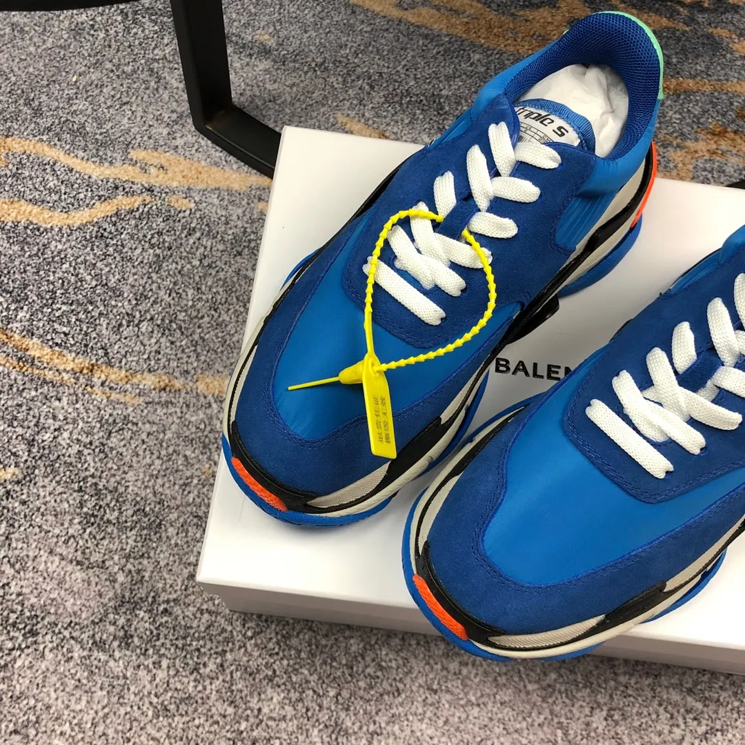 👟👟Ex-factory price 800👟👟 Balenciaga second generation 17 colors🖤 Balenciaga Triple-s Balenciaga-dad shoes. The world’s most popular retro jogging shoes 🔥. 🔺Retro distressed craftsmanship ~ original combination sole, heavy craftsmanship, not a low-end 2-layer combination sole! The upper is made of imported parachute cloth spliced ​​with nubuck matte, priced at 24 yuan per foot, which is different from the ordinary canvas on the market! The back is covered with cowhide high-frequency embossing! ⚠️When purchasing authentic products at the counter, I specifically asked the clerk about the materials. Size: 35-41 yards, men’s size 39-45, matching cloth bag, shoelaces, complete certificate of certification/men’s model will be notified later.